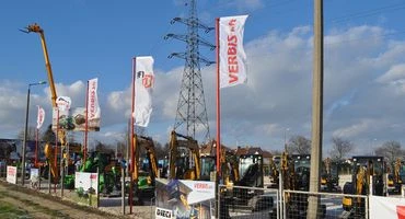 Verbis Kft - Kecskemét kiállítótér szemből kotrógép