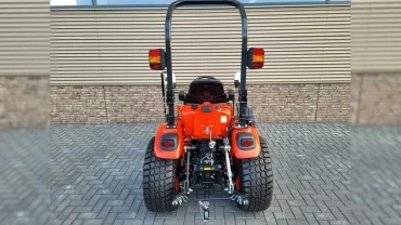 Kioti CX hátulról