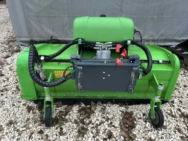 Használt Avant gyűjtős seprőhenger 1500 oldalkefével2