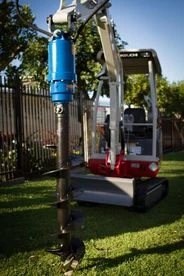 Auger Torque 1200, X1500, X2000, X2500 750 kg-3 t közötti minikotrókhoz ajánlott hidraulikus talajfúró 2